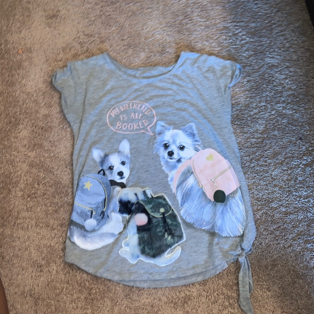 A pretty shirt - Picture 2 of 3